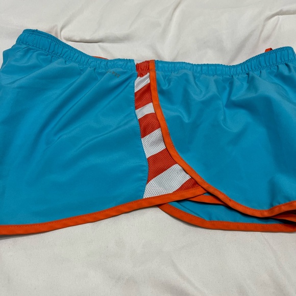 Nike Dri Fit Shorts Size L - Picture 2 of 3